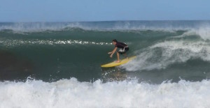 Surfing batu karas